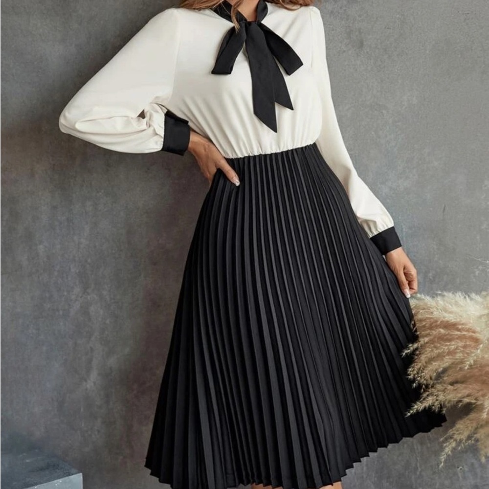 Black and cream neck tie dress size med NWOT
